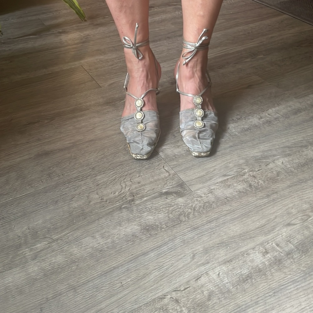 Stuart Weizmann pearl sheer wrap around ankle sandals Size 7half - Picture 4 of 9